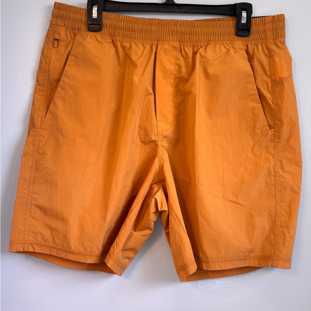 VRST Men’s 7” Unlined Gold Elastic Waist Shorts w/ pockets. NWT. SZ L